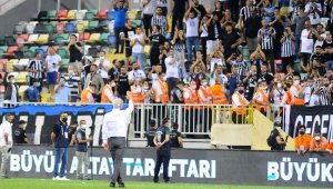 Mustafa Denizli taraftarları övdü