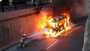 Öğrenci servisi alev alev yandı