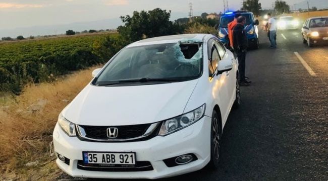 Otomobilin camına merdiven çarptı: ikisi çocuk 5 yaralı