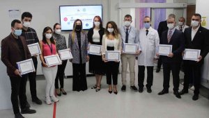 Ozon tedavisi eğitimi gören doktorlar sertifikalarını aldı