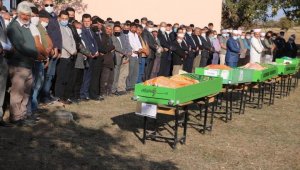 Sınıfta oturdukları sıraları musalla taşları oldu