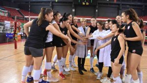 Sporcular beyaz hekim önlükleriyle mücadele etti