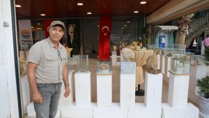 Surata benzeyen taşlar sergilendi