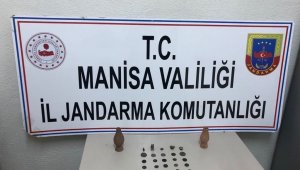 Takibe alınan araçta 30 sikke ve tarihi eserler ele geçirildi