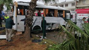 Turistleri taşıyan midibüs takla attı: 2'si çocuk 8 Rus turist yaralandı