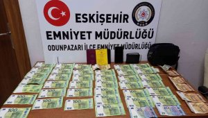 Yolda bulduğu 4 bin 235 avro'yu polise teslim etti