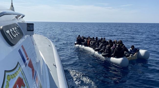 Yunanlılar'ın geri itttiği 100 düzensiz göçmen kurtarıldı
