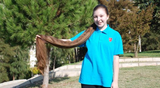 14 yaşındaki Rapunzel Pelin'in saçları boyunu aştı