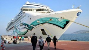 15 katlı ultra lüks yolcu gemisi Kuşadası'nda