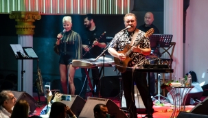 Ada Maksim'de Ümit Besen-Pamela ikilisinden muhteşem gece