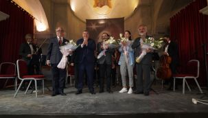 Atatürk sevdiği şarkılarla Çeşme'de anıldı