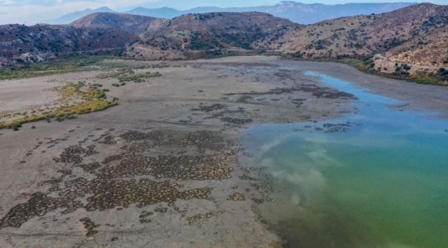 Bafa Gölü'nde sular 1.5 metre çekildi