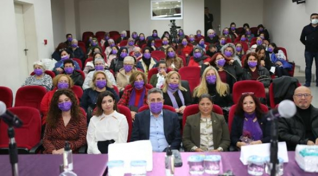 Bayraklı'da 'Kadın Dayanışması Yaşatır' paneli düzenlendi