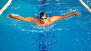 Bedensel engelli milli yüzücü Muhammet, Paris'te altın madalya hedefliyor