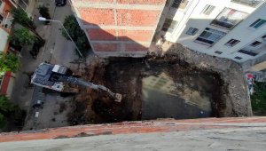 Binanın kayma iddiasında arsa sahibi: Temele çok girmişler