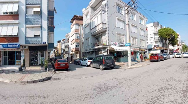 Buca'da Scooter ile araç çarpıştı