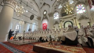 Camiye kürklü protokol koltuğu