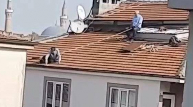 Çatı tamir ederken aldıkları tedbire bak! 