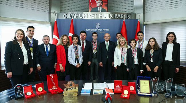 CHP Lideri Buca'nın bilim üssünü tebrik etti