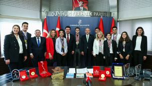 CHP Lideri Buca'nın bilim üssünü tebrik etti