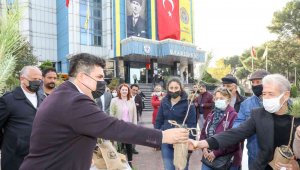 Daha yeşil Buca için Belediye'den vatandaşlara 3 bin fidan