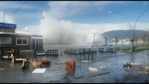 Dalgalar 5 metreyi aştı, tekneler zarar gördü