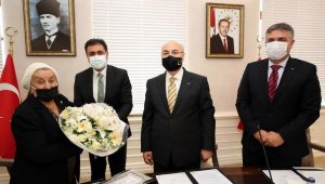 Depremde zarar gören okul hayırsever Ece Uysal tarafından yeniden yapılıyor