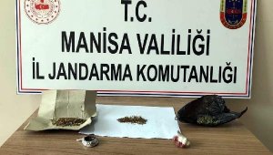 Evinde esrar ve sentetik ecza haplarla yakalandı