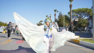 Festivale renk kattılar