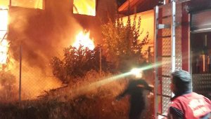 Fethiye'de 2 katlı ev alevlere teslim oldu