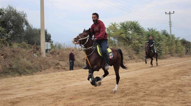 Geleneksel rahvan at yarışları İzmir'de yapıldı