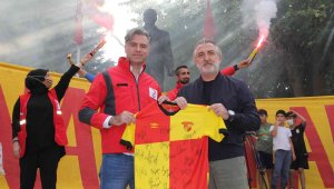 Göztepe taraftarı kan verdi, formayı kaptı