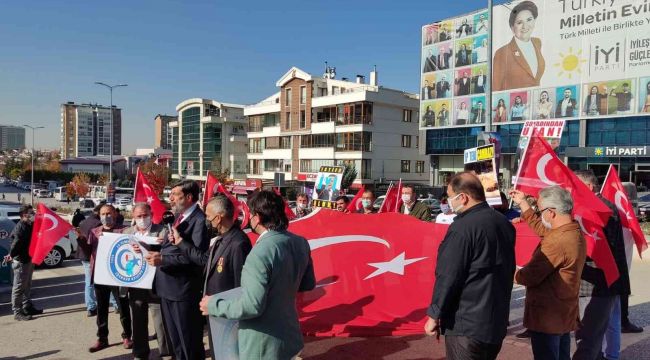 İYİ Parti önünde Türkkan protestosu