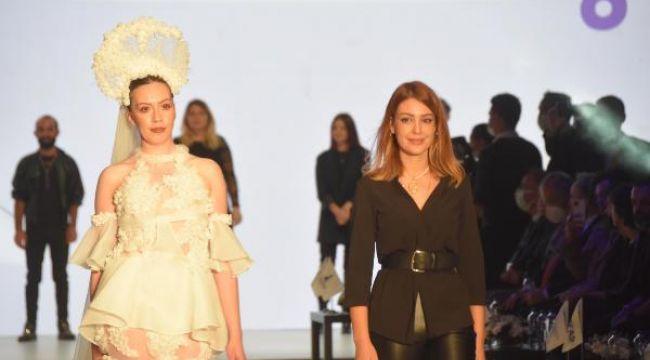 İzmir Gelinlik Damatlık ve Abiye Fuarı açıldı