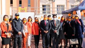 İzmir'de kadına şiddete dikkat çekildi