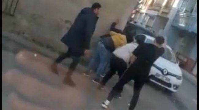 İzmir'de silahla kavga: Olay anları kamerada