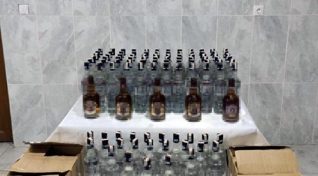 Jandarmanın durdurduğu otomobilde 101 şişe sahte içki ele geçirildi