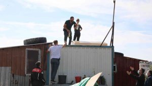 Kaçak yapılarını yıktırmak istemeyen aile benzinle karşı koydu