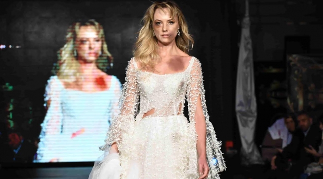 Kadına şiddeti yırtık gelinlikle protesto etti