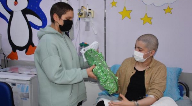 Kanseri yenen İpek, onkoloji servislerinde umut dağıtıyor
