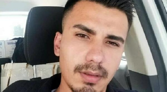 Karakoldan çıktı, sokak tabelasına kendini astı