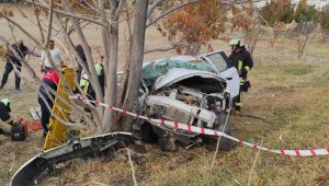 Köpeğe çarpmamak isterken eşi öldü