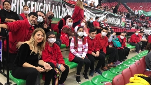 Müdürüm bizi maça götür!