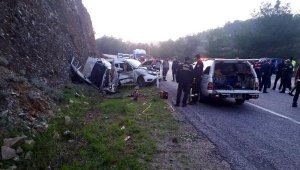 Muğla'da iki araç demir yumağı oldu: 1 ölü, 3 yaralı