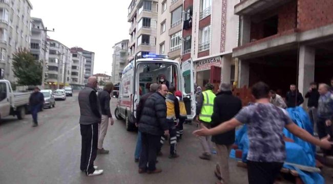 Oğlunun gözleri önünde inşaattan düştü