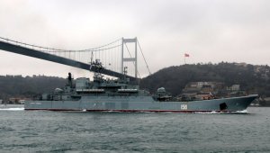 Rus savaş gemisi İstanbul Boğazı'ndan geçti