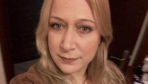 Servisten düşen hostes hayatını kaybetti