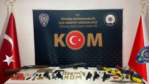 Silah fabrikası gibi evde şüpheli yakalandı