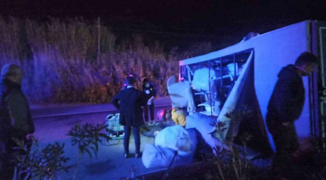 Söke'de eşya yüklü kamyon devrildi: 3 yaralı