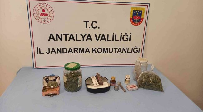 Şüphelenilen 2 şahsın aracında ve evinde uyuşturucu çıktı